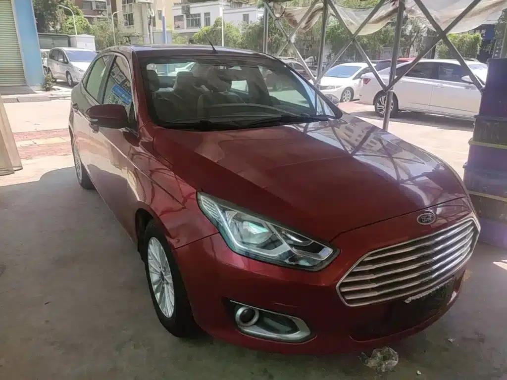 Ford Focus 2015 1.5L Automatic Comfort Model — миниатюра 4