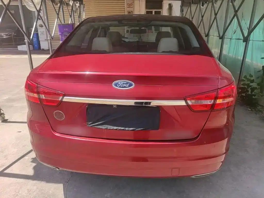 Ford Focus 2015 1.5L Automatic Comfort Model — миниатюра 6