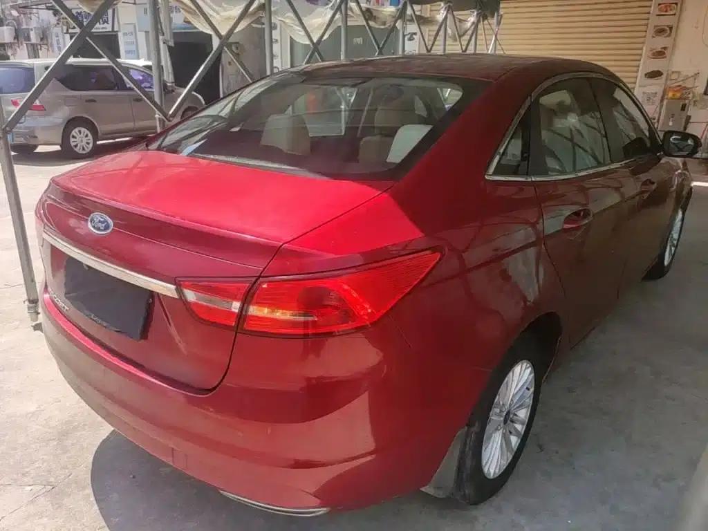 Ford Focus 2015 1.5L Automatic Comfort Model — миниатюра 7