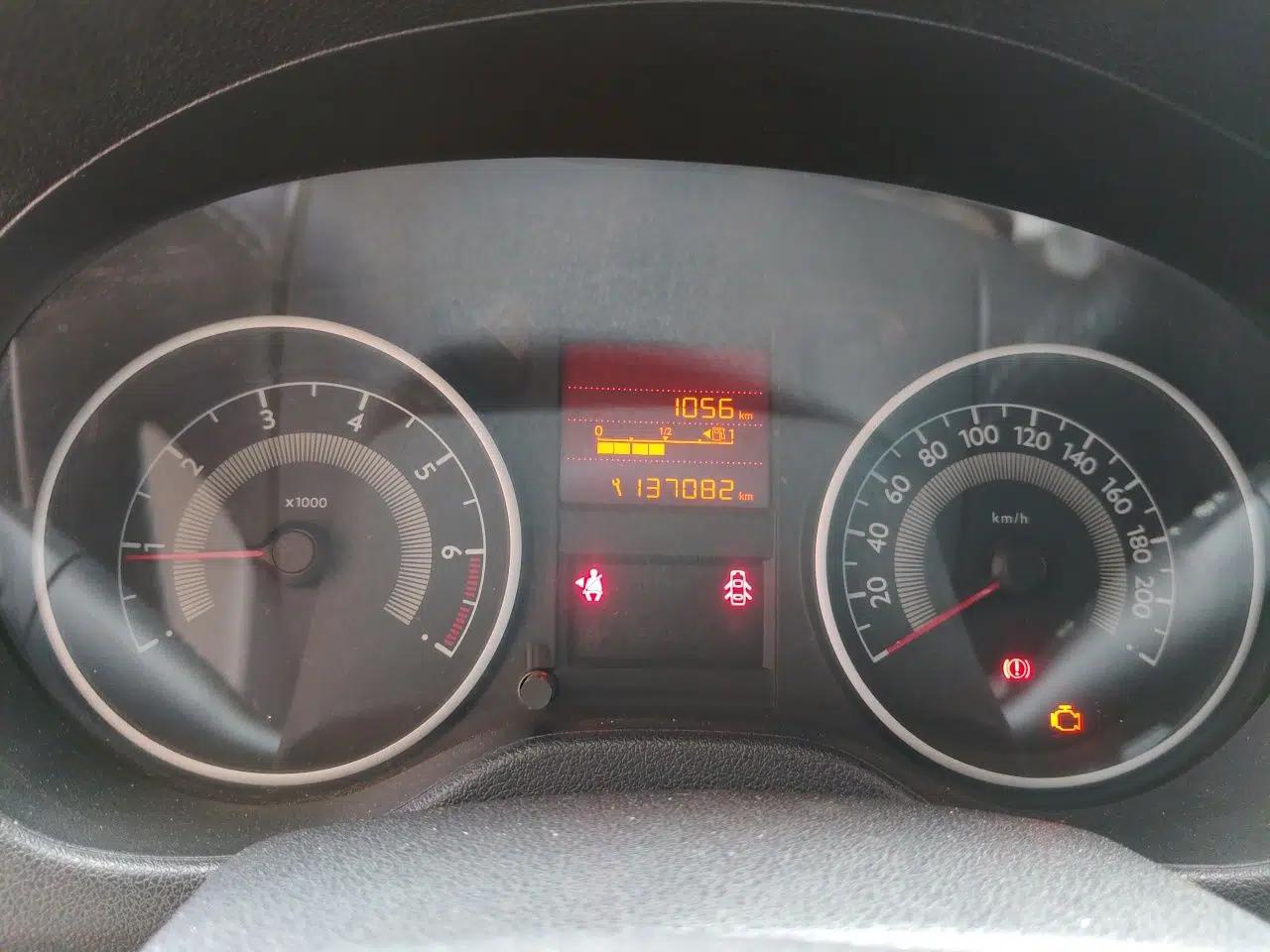 Peugeot 301 2014 1.6L Manual Luxury Edition — миниатюра 12