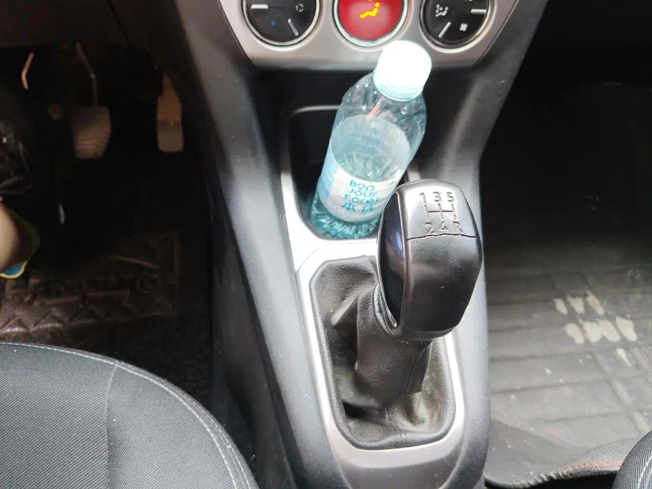 Peugeot 301 2014 1.6L Manual Luxury Edition — миниатюра 14