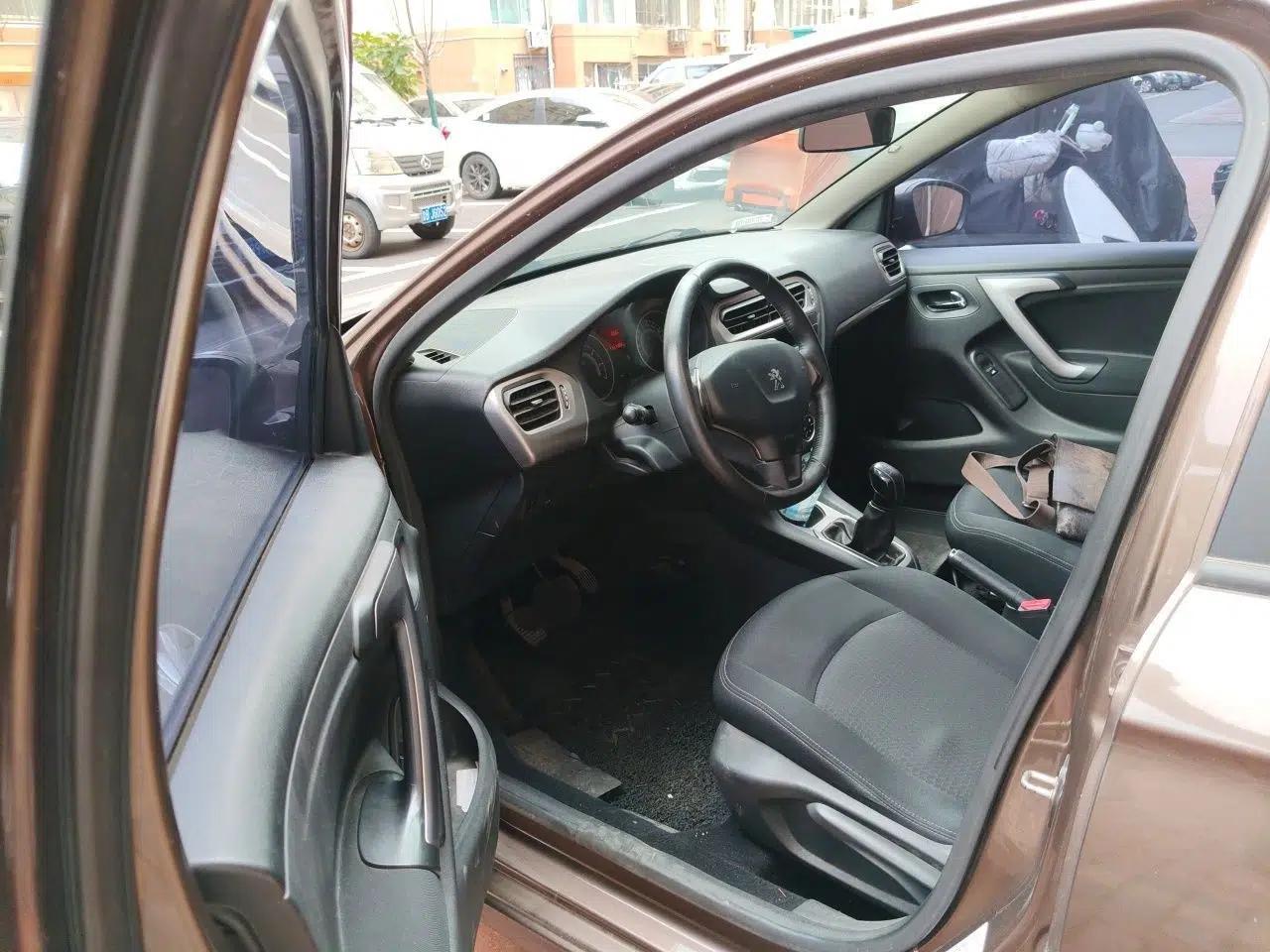Peugeot 301 2014 1.6L Manual Luxury Edition — миниатюра 16