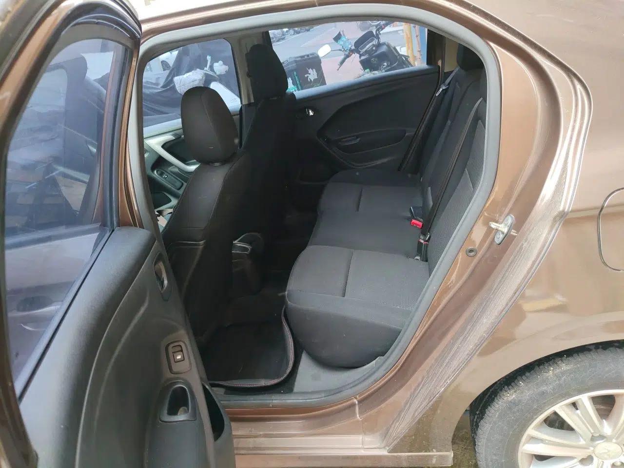 Peugeot 301 2014 1.6L Manual Luxury Edition — миниатюра 17
