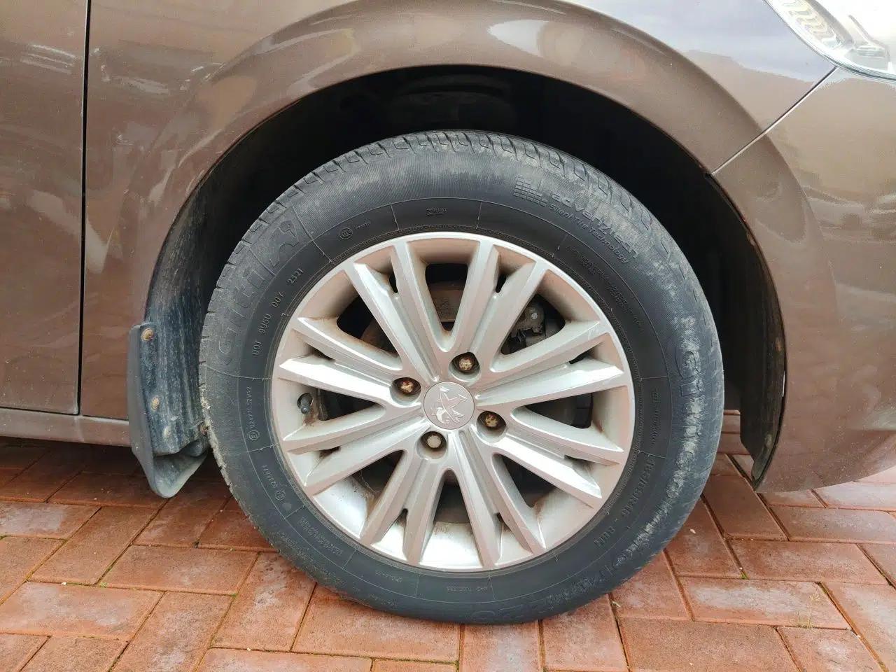 Peugeot 301 2014 1.6L Manual Luxury Edition — миниатюра 8