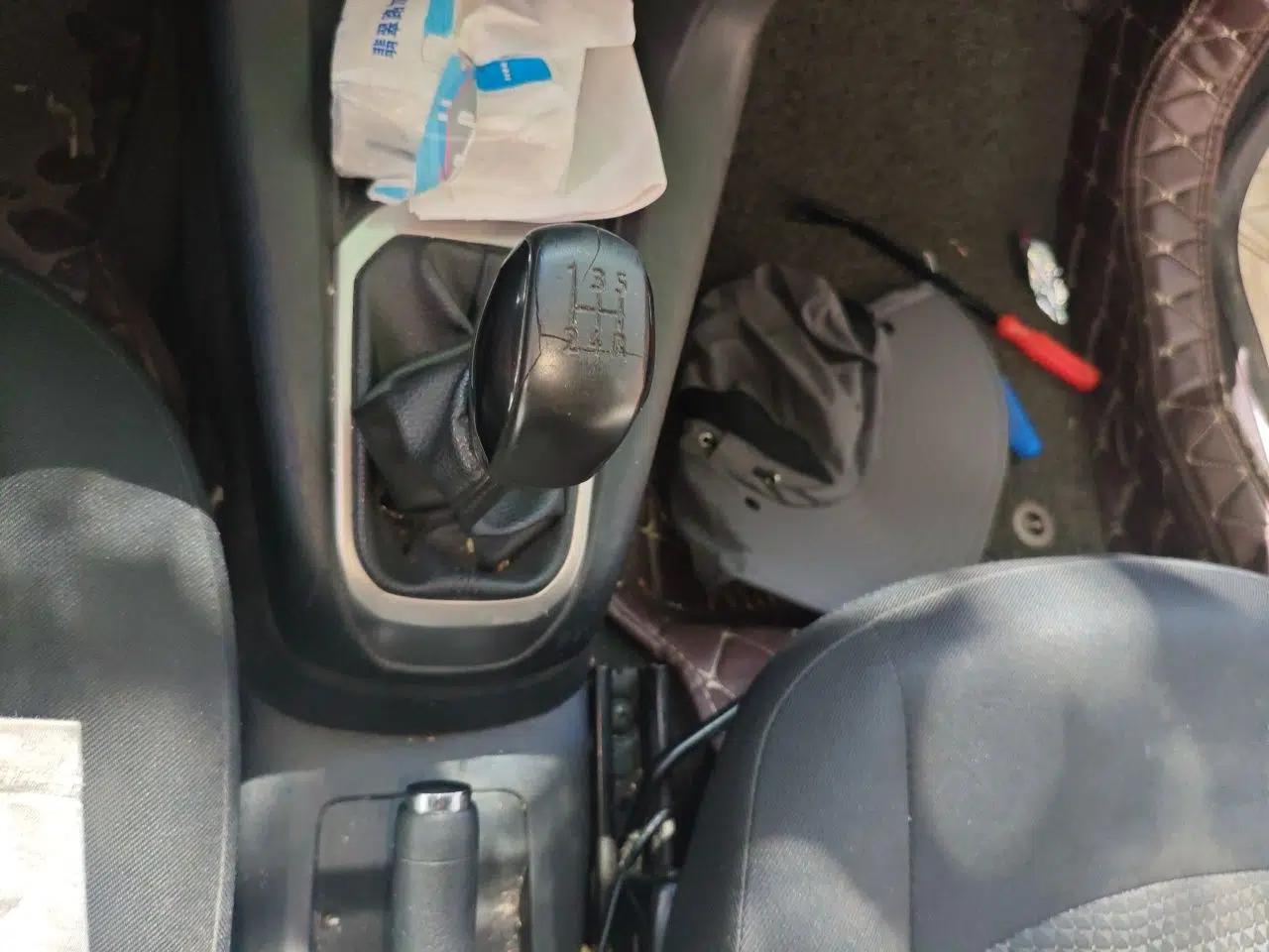 Peugeot 301 2016 1.6L Manual Comfort Edition — миниатюра 14