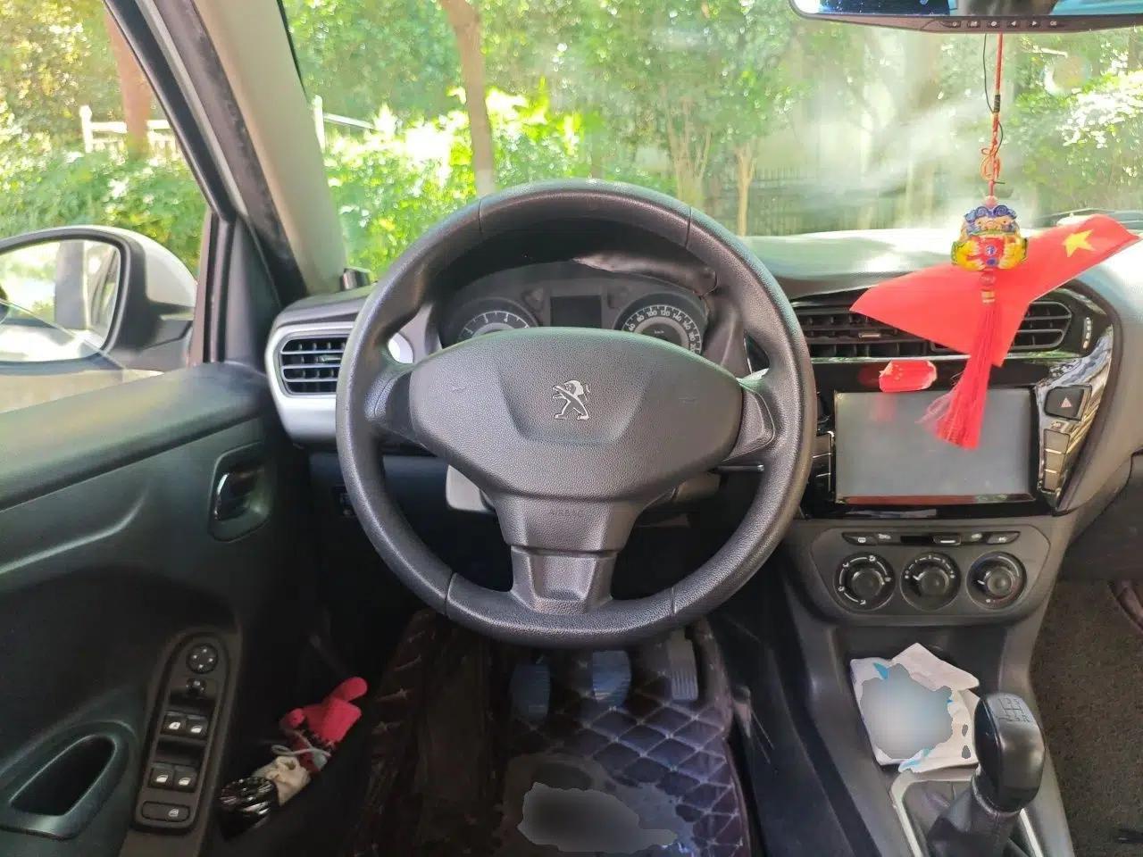 Peugeot 301 2016 1.6L Manual Comfort Edition — миниатюра 10