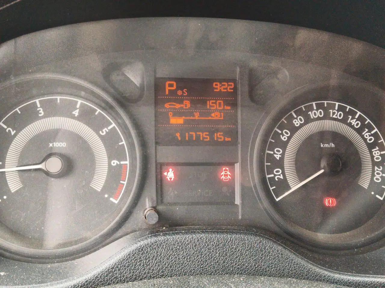 Peugeot 301 2014 1.6L Automatic Comfort Edition — миниатюра 16