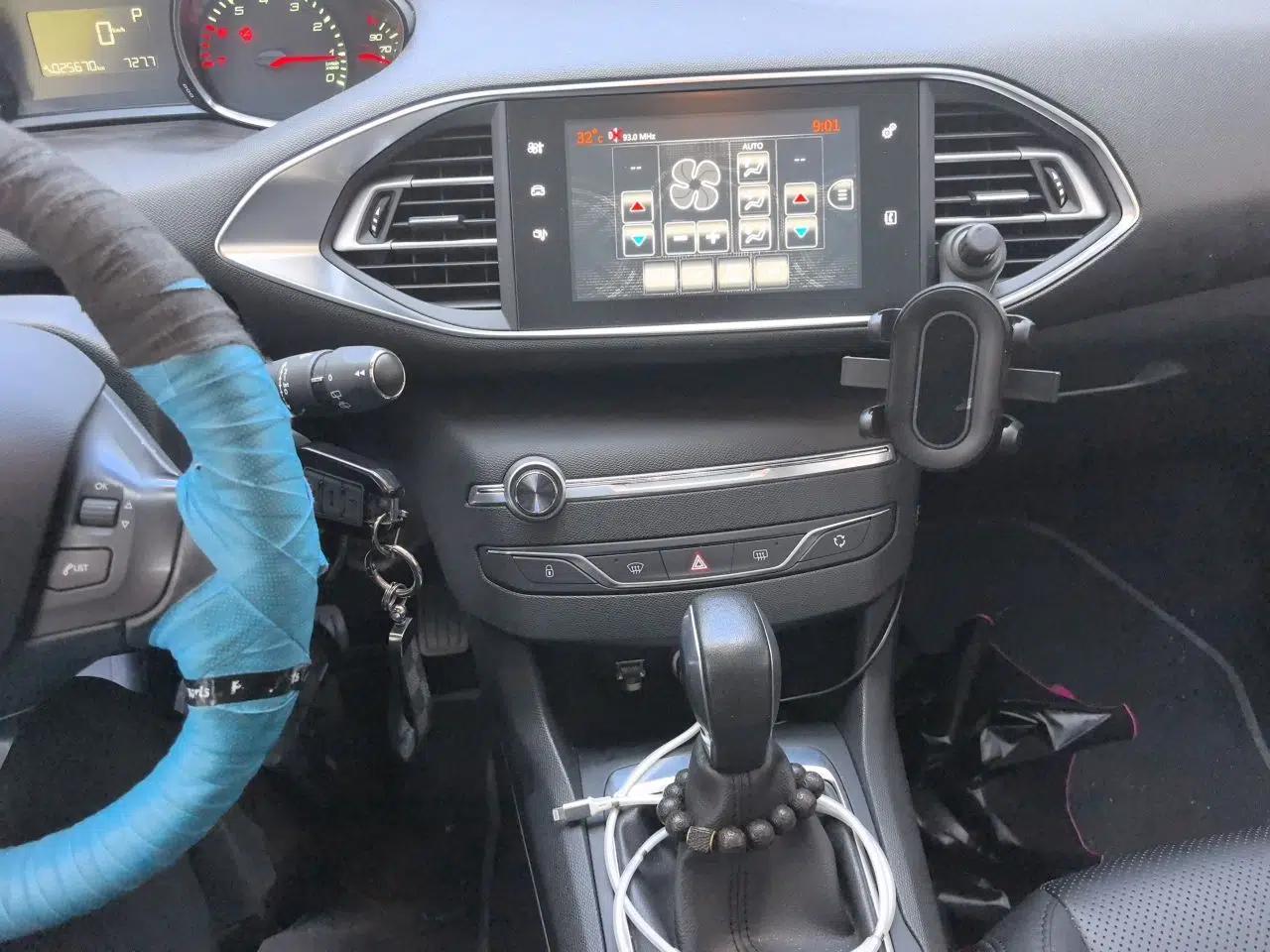 Peugeot 308S 2015 1.2T Automatic Jingchi Edition — миниатюра 13
