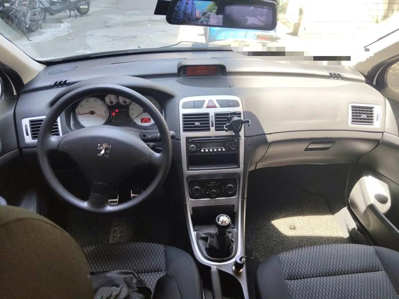 Peugeot 307 2013 Hatchback 1.6L Manual Comfort Edition — миниатюра 13