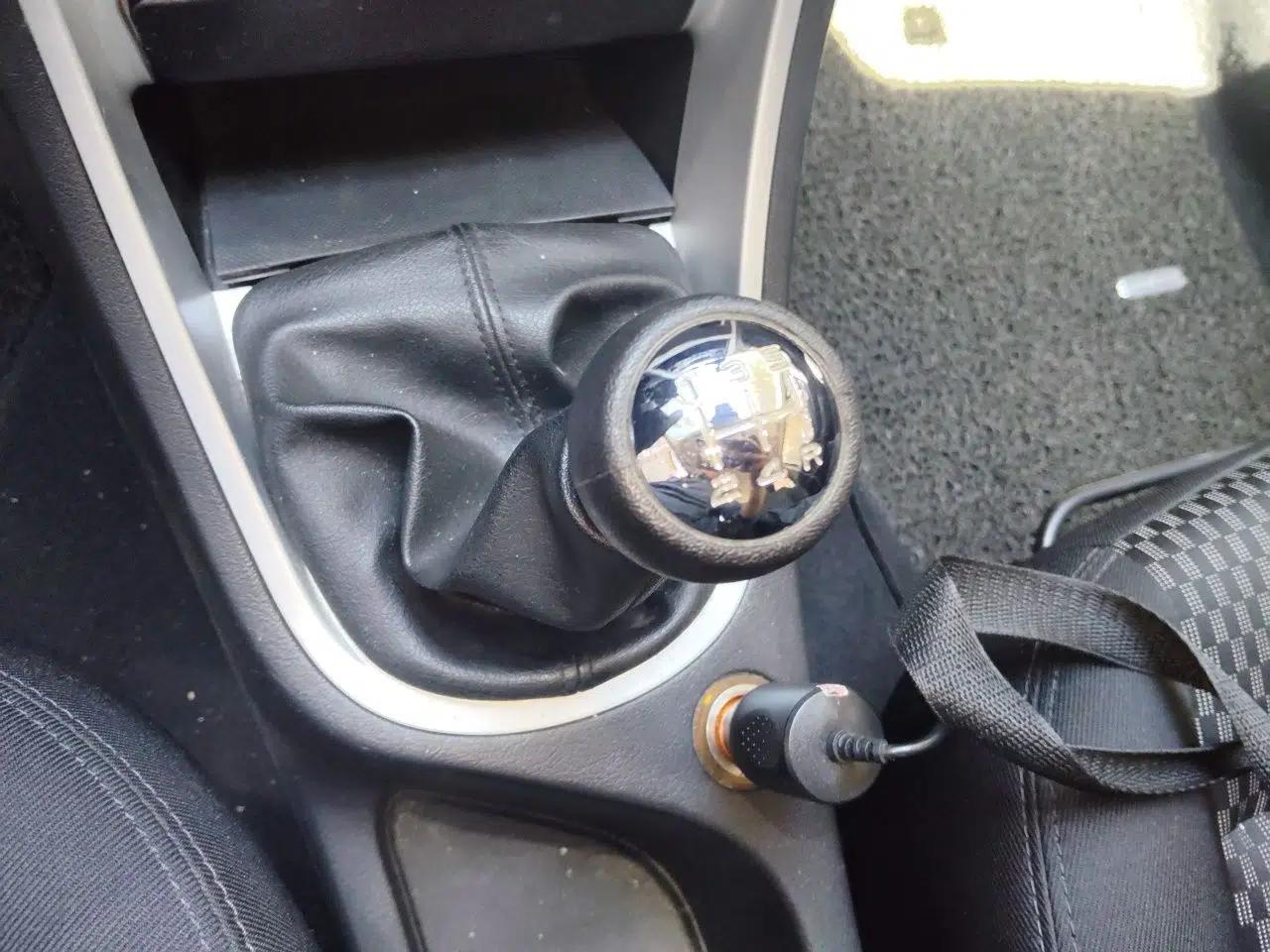 Peugeot 307 2013 Hatchback 1.6L Manual Comfort Edition — миниатюра 18