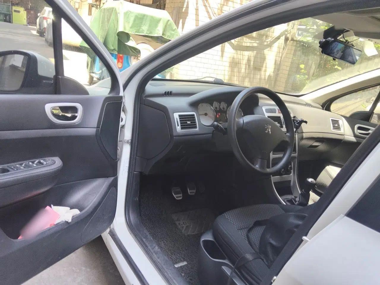 Peugeot 307 2013 Hatchback 1.6L Manual Comfort Edition — миниатюра 20