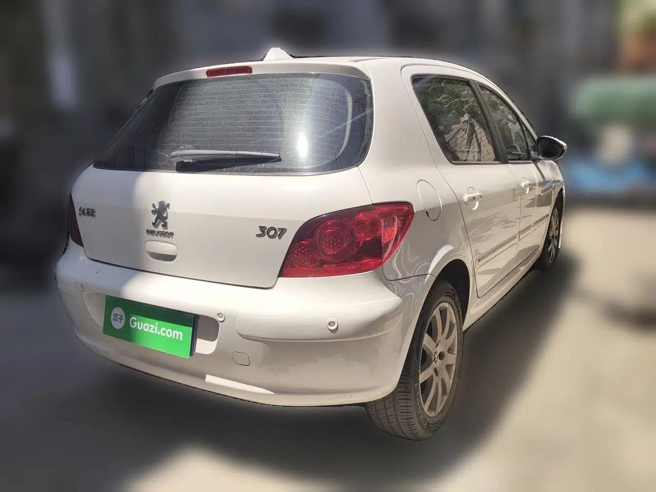 Peugeot 307 2013 Hatchback 1.6L Manual Comfort Edition — миниатюра 6