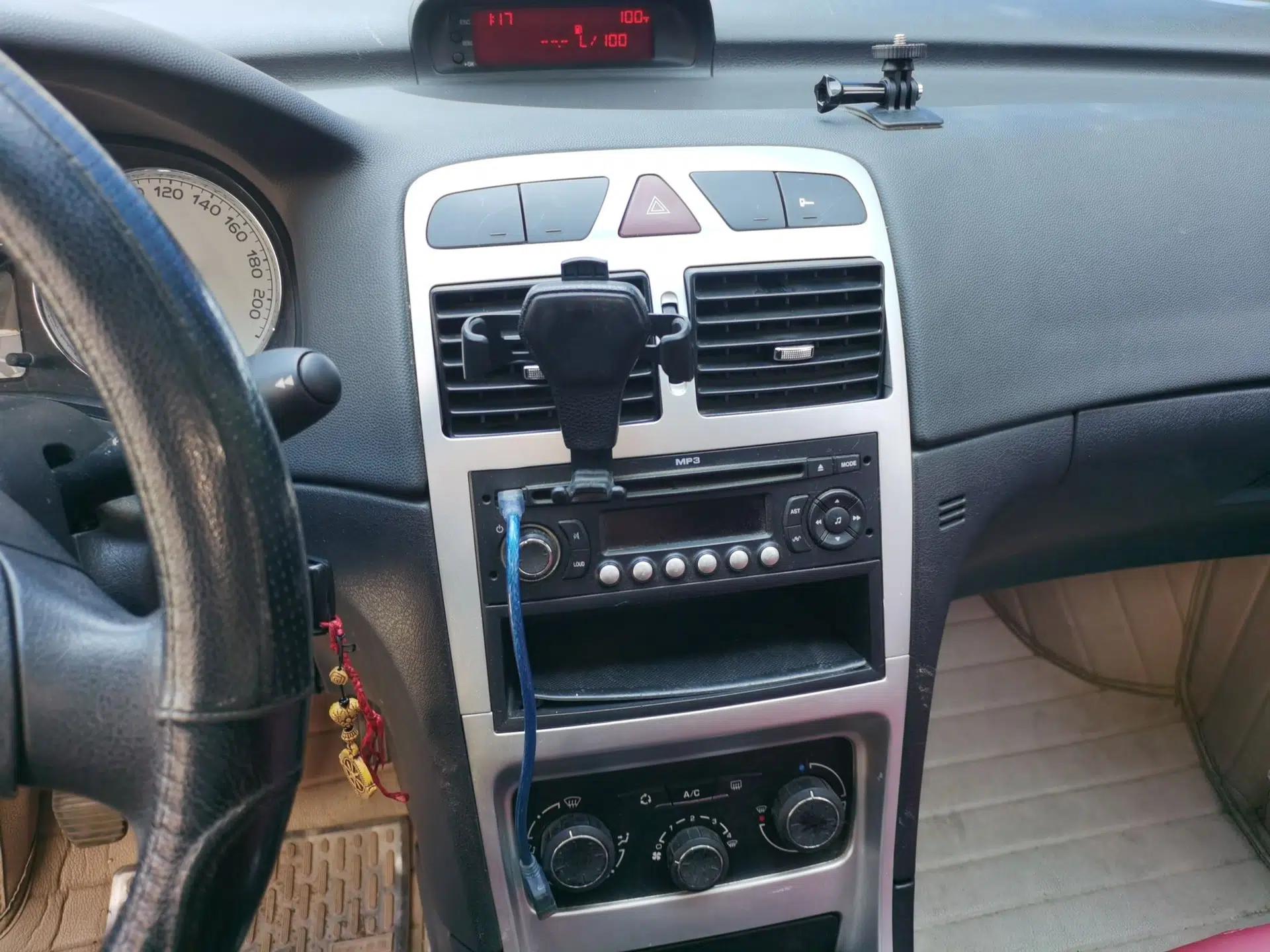 Peugeot 307 2012 Hatchback 1.6L Manual Comfort Edition — миниатюра 13