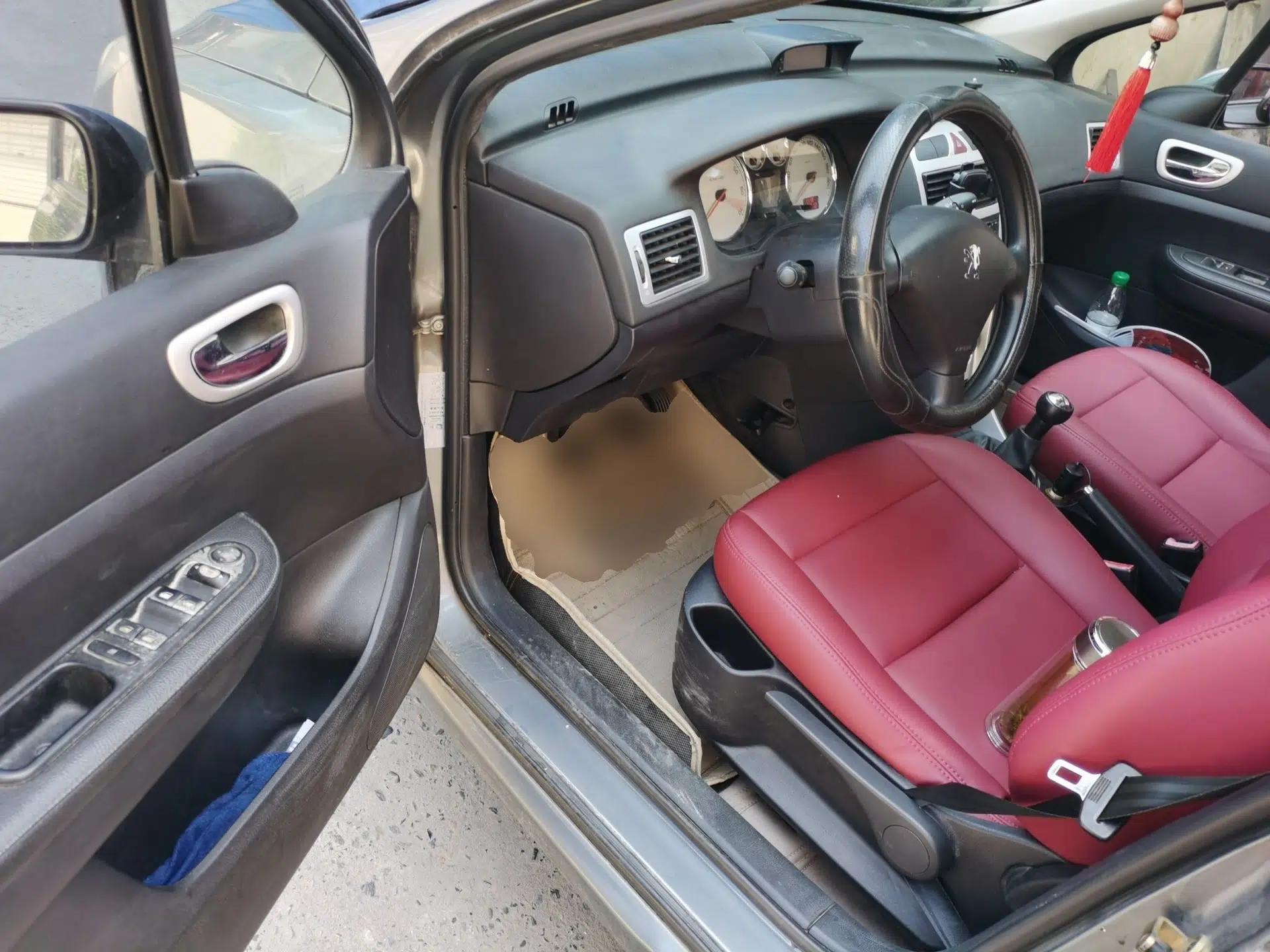 Peugeot 307 2012 Hatchback 1.6L Manual Comfort Edition — миниатюра 16
