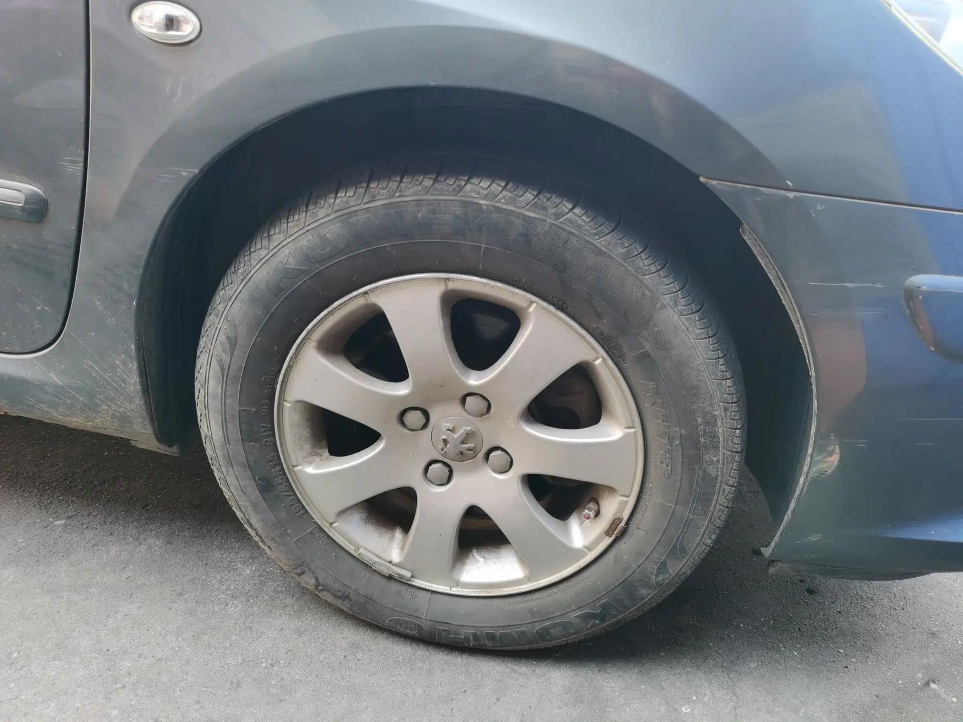 Peugeot 307 2012 Hatchback 1.6L Manual Comfort Edition — миниатюра 8
