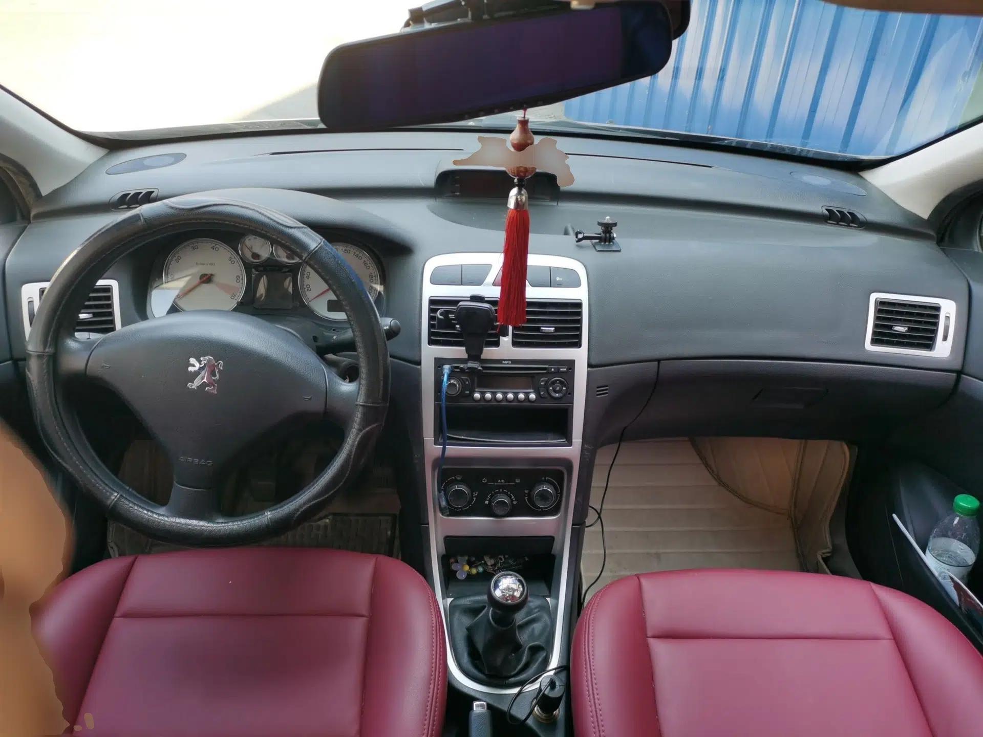 Peugeot 307 2012 Hatchback 1.6L Manual Comfort Edition — миниатюра 9