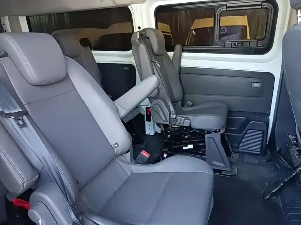 Ford Transit 2019 2.0T Diesel Commercial Vehicle, Mid-Wheelbase, Mid-Roof, 9-Seater, China VI Emission Standard — миниатюра 17