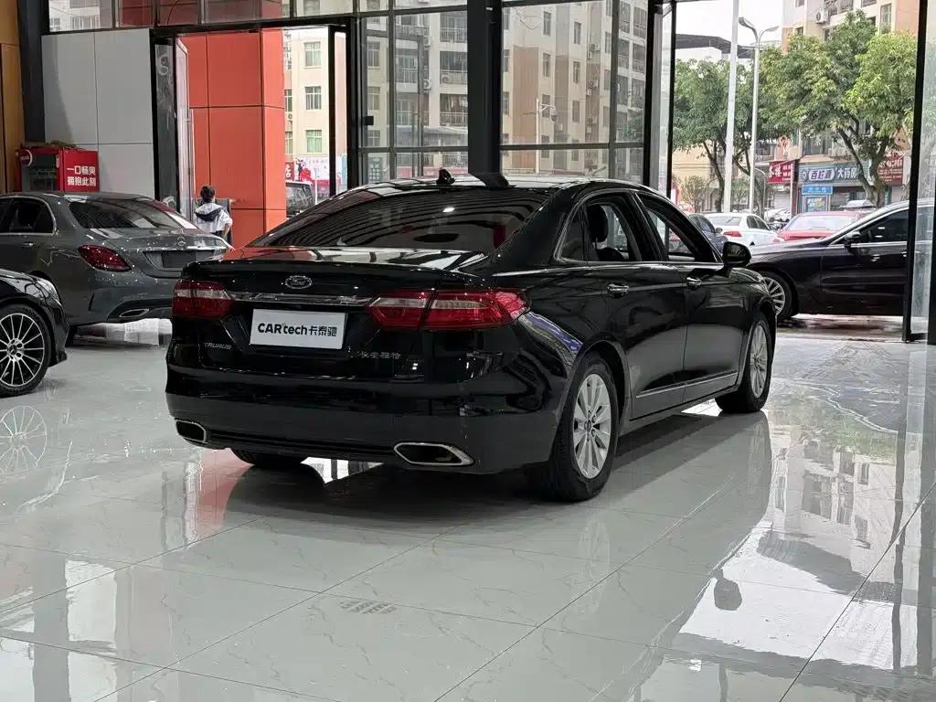2017 Taurus EcoBoost 180 Luxury — миниатюра 3