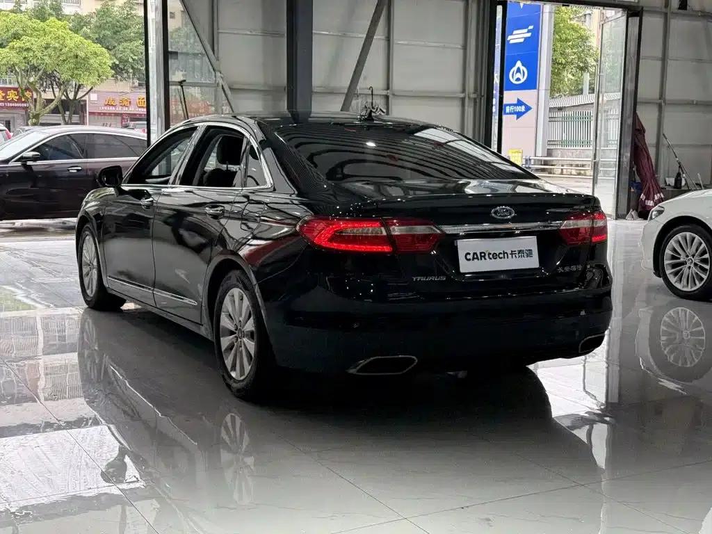 2017 Taurus EcoBoost 180 Luxury — миниатюра 4