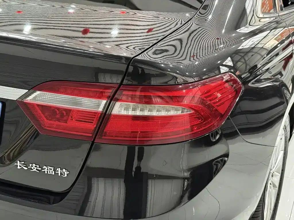 2017 Taurus EcoBoost 180 Luxury — миниатюра 5