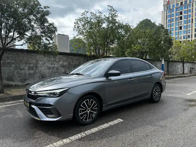 Roewe i5 2021 1.5L CVT Platinum Edition — миниатюра 1