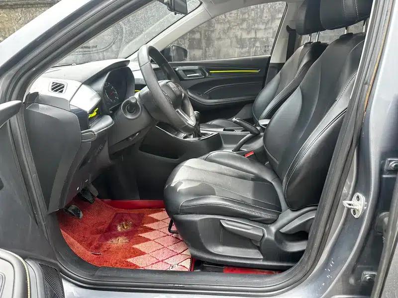 Roewe i5 2021 1.5L CVT Platinum Edition — миниатюра 8