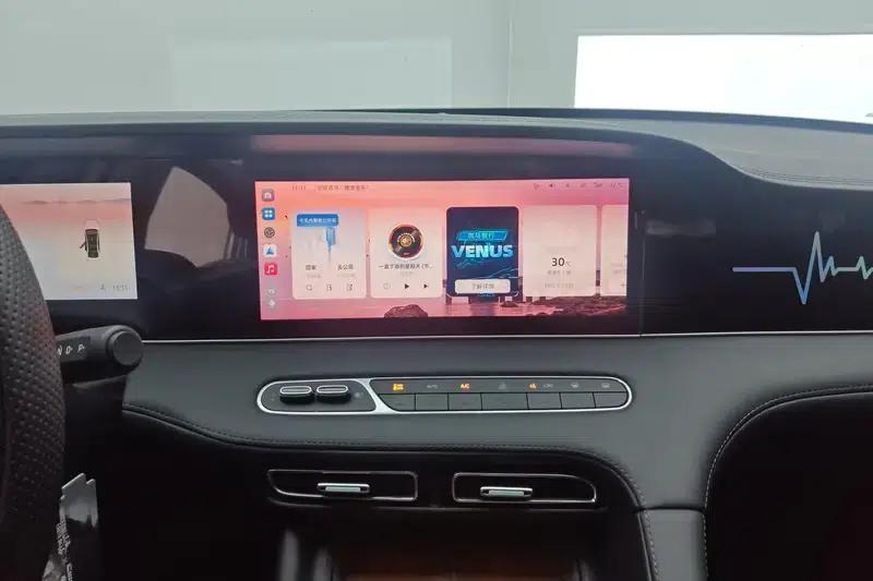 Roewe D7 DMH 2025 125 World Champion Edition — миниатюра 14