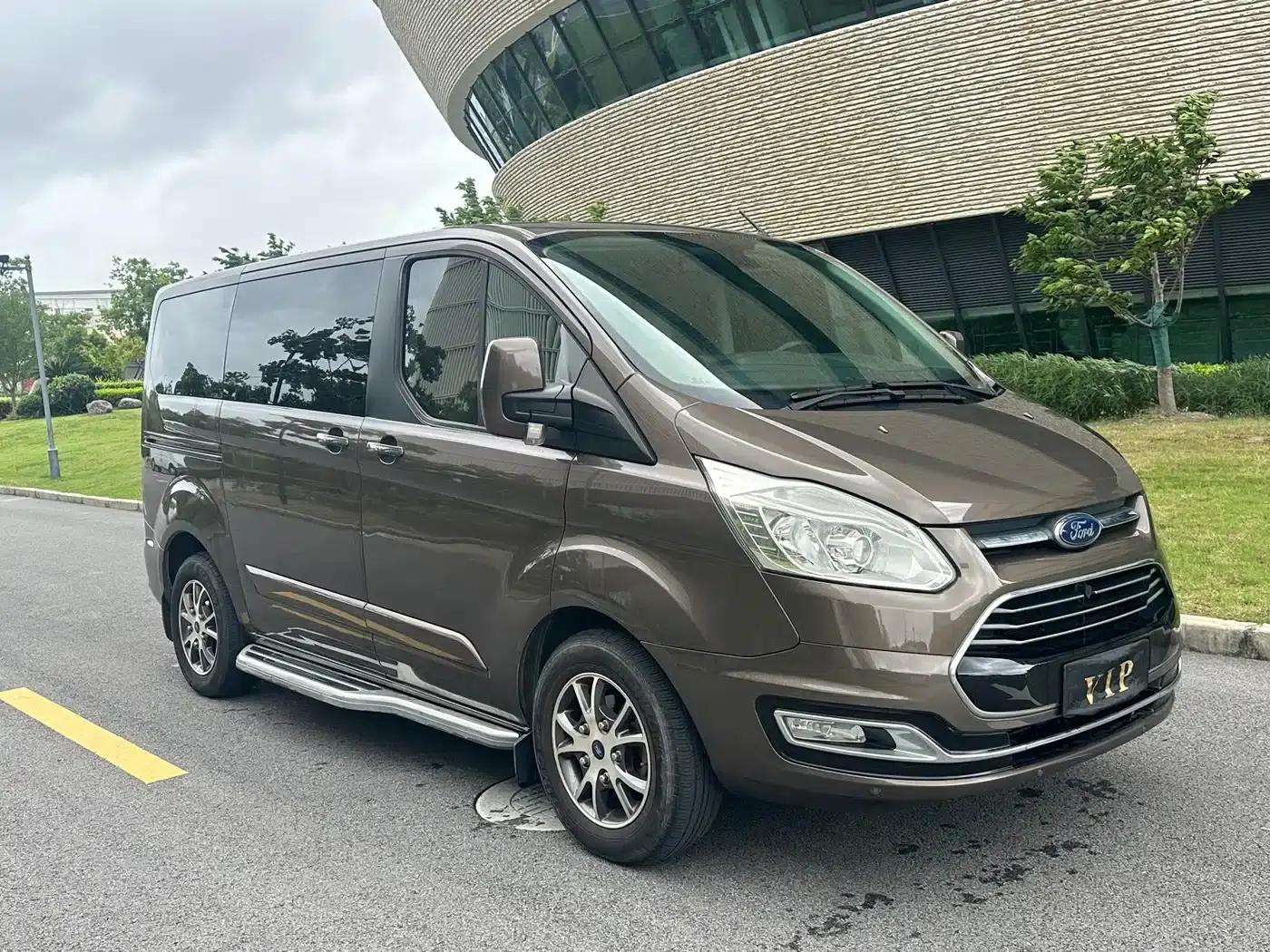 Tourneo 2017 2.0T Automatic Elite Edition — миниатюра 3