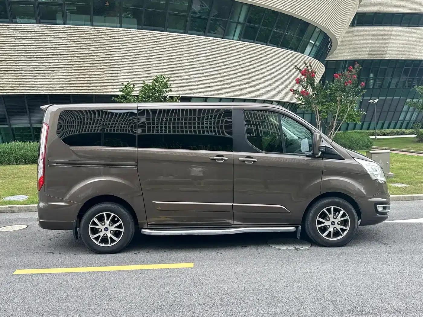 Tourneo 2017 2.0T Automatic Elite Edition — миниатюра 5