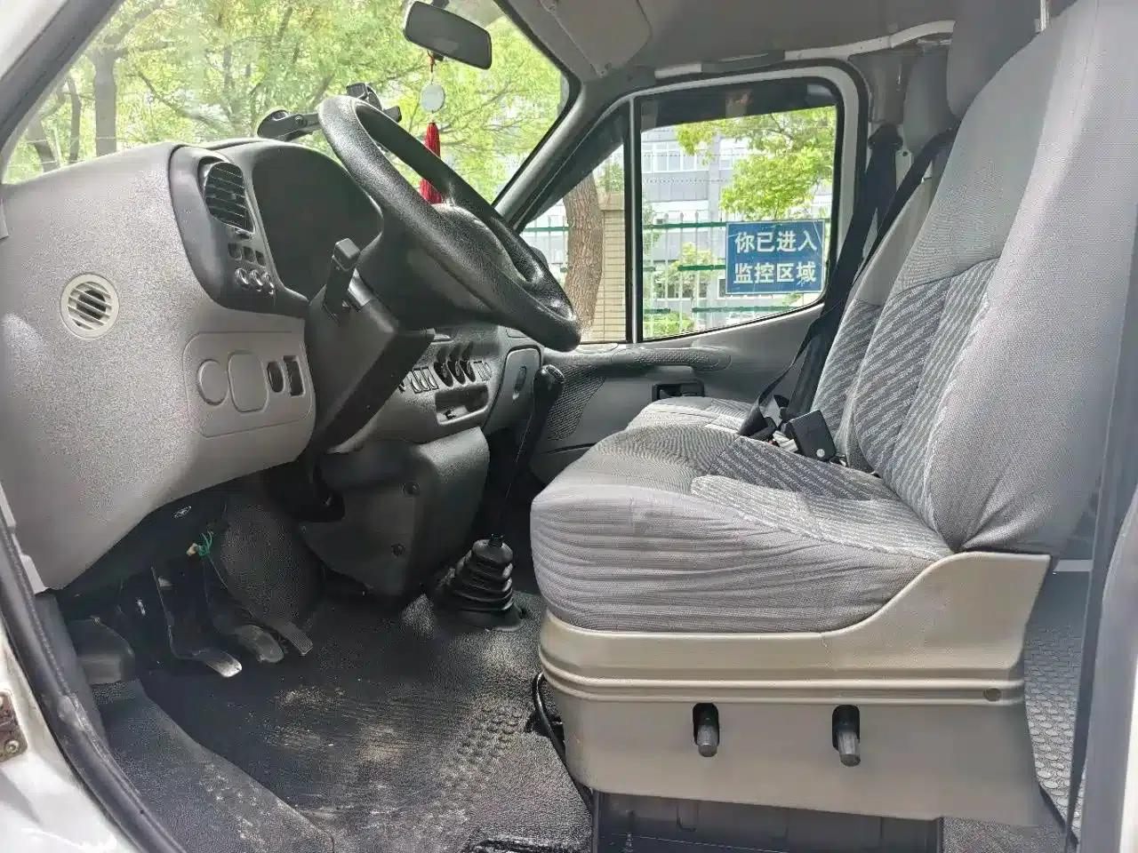 Classic Ford Transit 2016 2.8T Diesel Short Wheelbase 6-Seat Mid-Roof Multi-Purpose Vehicle JX493ZLQ4 — миниатюра 9