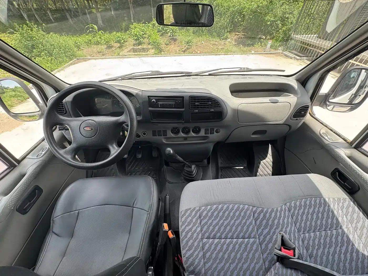 Classic Ford Transit 2016 2.8T Diesel Short Wheelbase 6-Seat Mid-Roof Multi-Purpose Vehicle JX493ZLQ4 — миниатюра 6