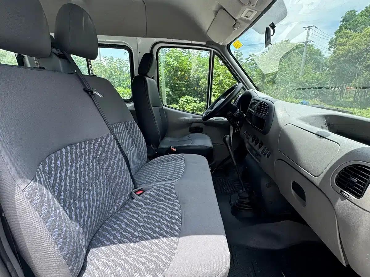 Classic Ford Transit 2016 2.8T Diesel Short Wheelbase 6-Seat Mid-Roof Multi-Purpose Vehicle JX493ZLQ4 — миниатюра 7