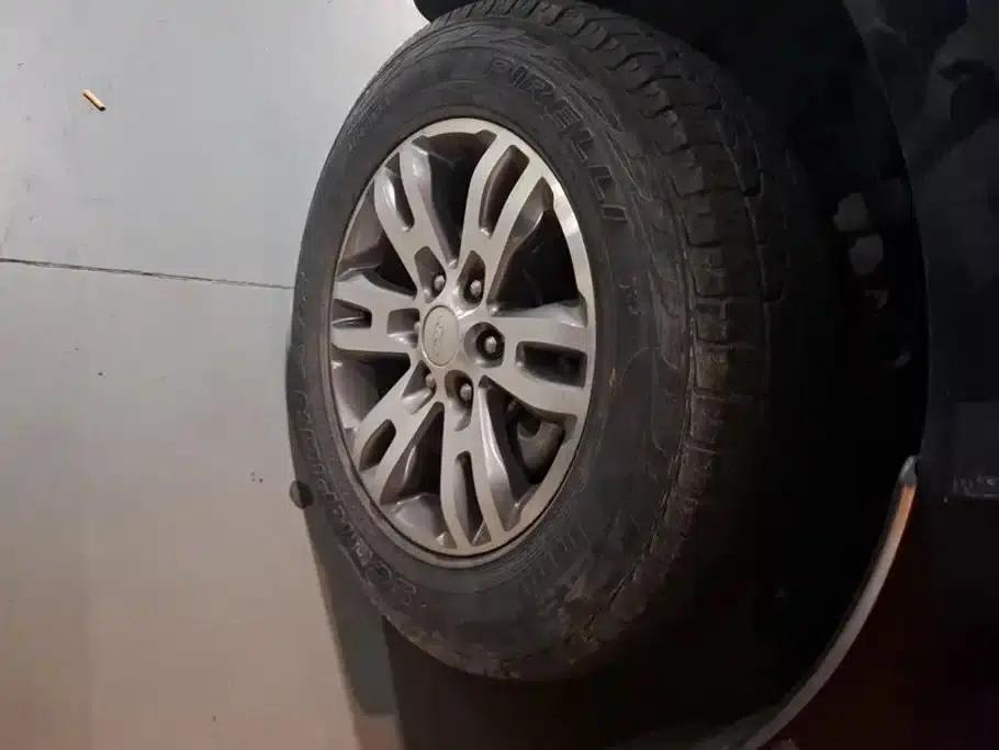 2017 Ford Everest 2.0T Gasoline Automatic 4WD Luxury Edition 5-Seater — миниатюра 6