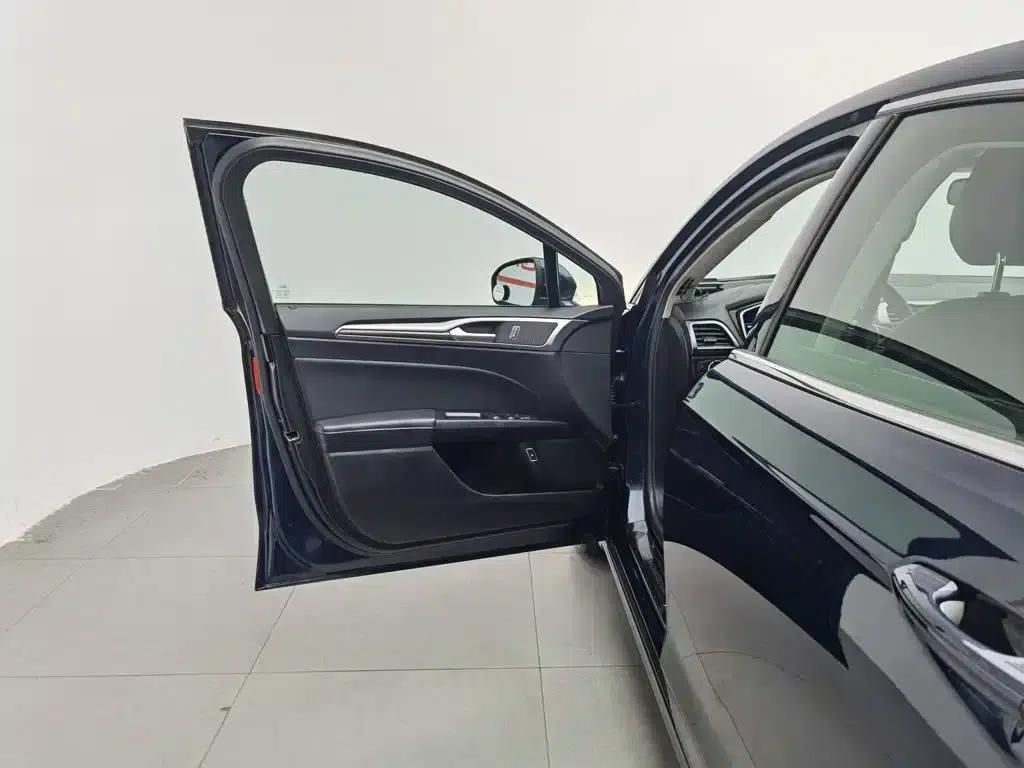 Mondeo PHEV 2018 2.0 PHEV Intelligent Control Fashion Model (National VI Emission Standard) — миниатюра 8