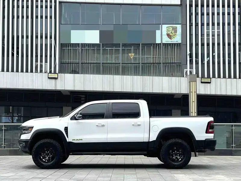 RAM Trucks 2022 6.2T Automatic 4WD 5-Seater Parallel Import — миниатюра 3