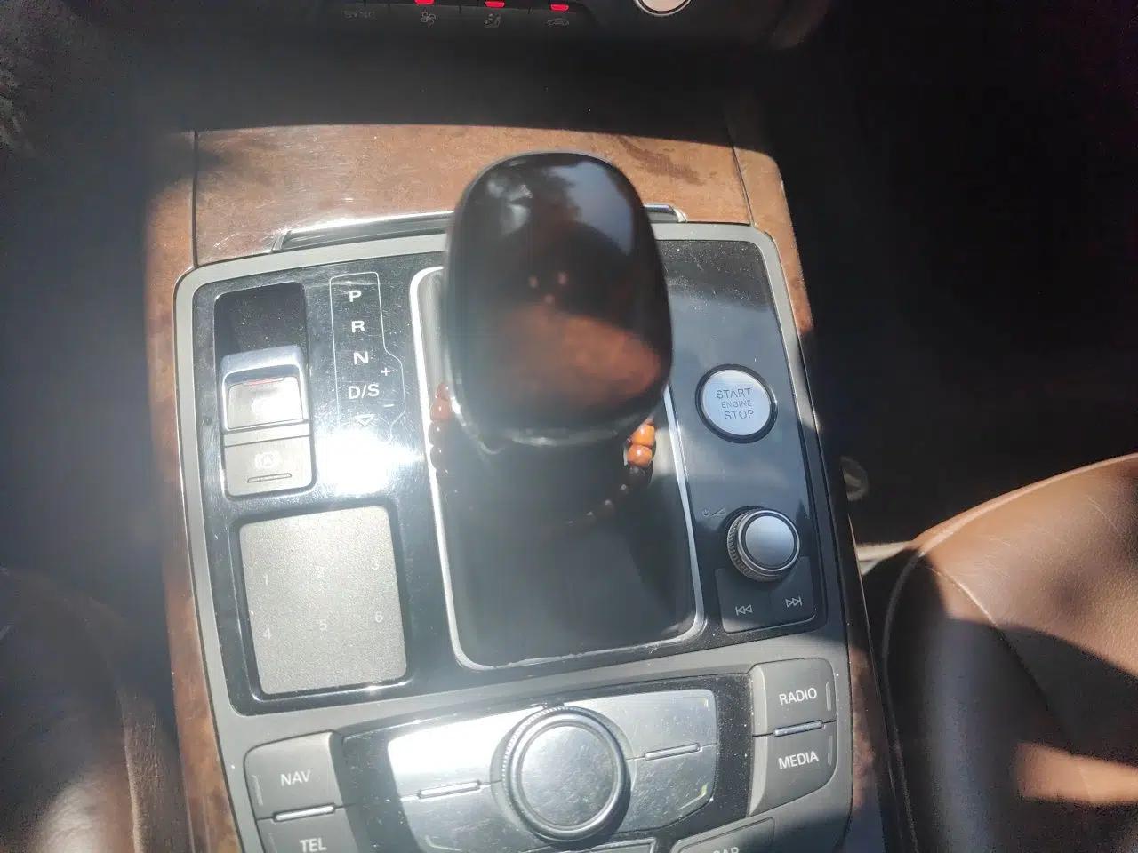 Audi A6L 2012 30 FSI Comfort Model — миниатюра 14