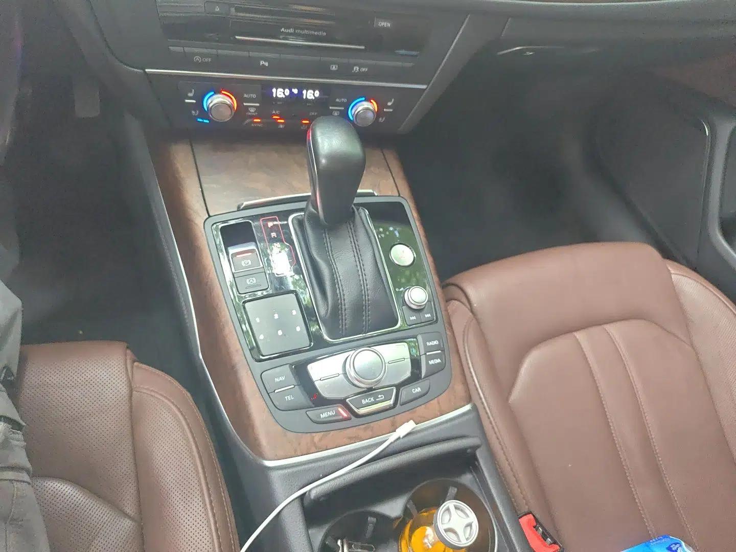 Audi A6L 2018 30th Anniversary Edition 45 TFSI quattro Luxury Model — миниатюра 14