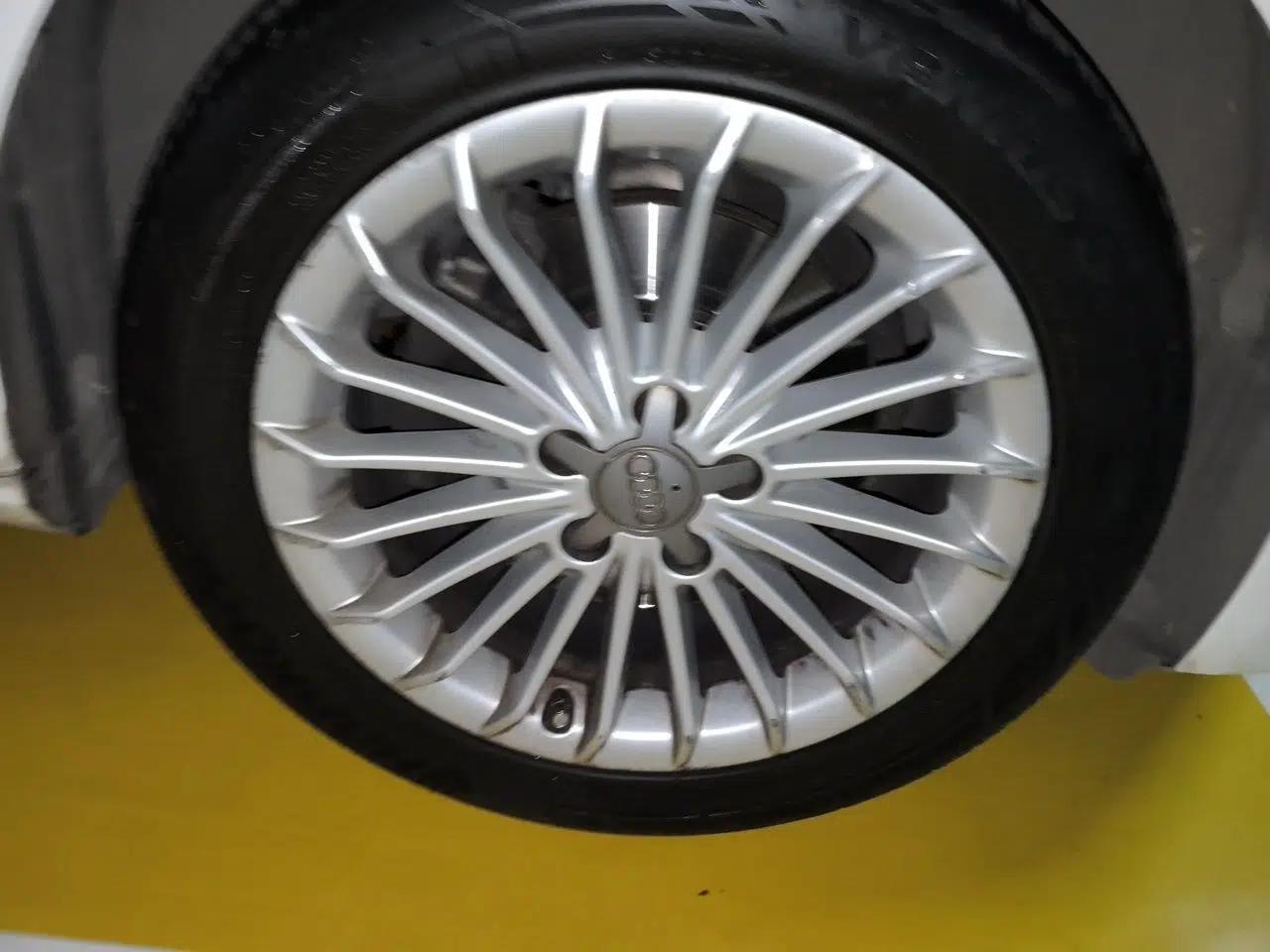 Audi A4L 2016 35 TFSI Collector's Edition Automatic Standard Model — миниатюра 8