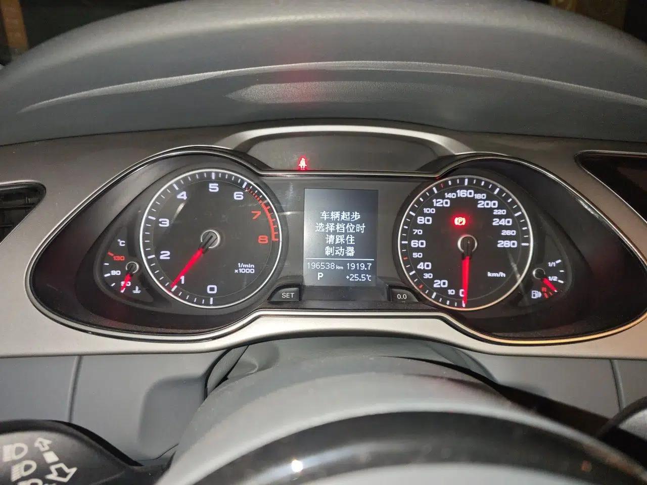 Audi A4L 2015 35 TFSI Automatic Standard Model — миниатюра 11