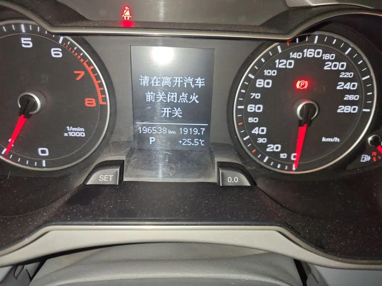 Audi A4L 2015 35 TFSI Automatic Standard Model — миниатюра 12
