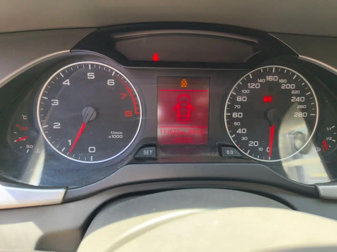 Audi A4L 2012 1.8 TFSI Manual Comfort Model — миниатюра 11