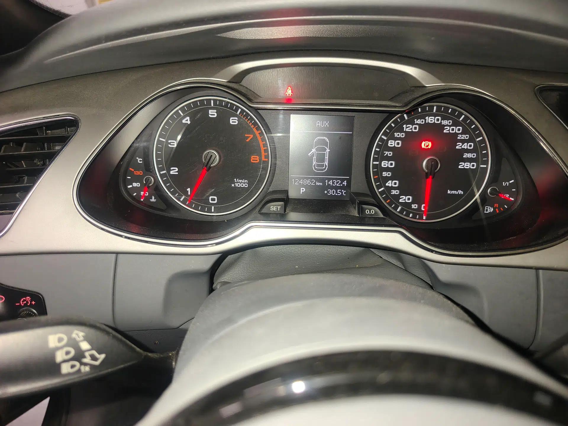 Audi A4L 2013 35 TFSI Automatic Comfort Model — миниатюра 11