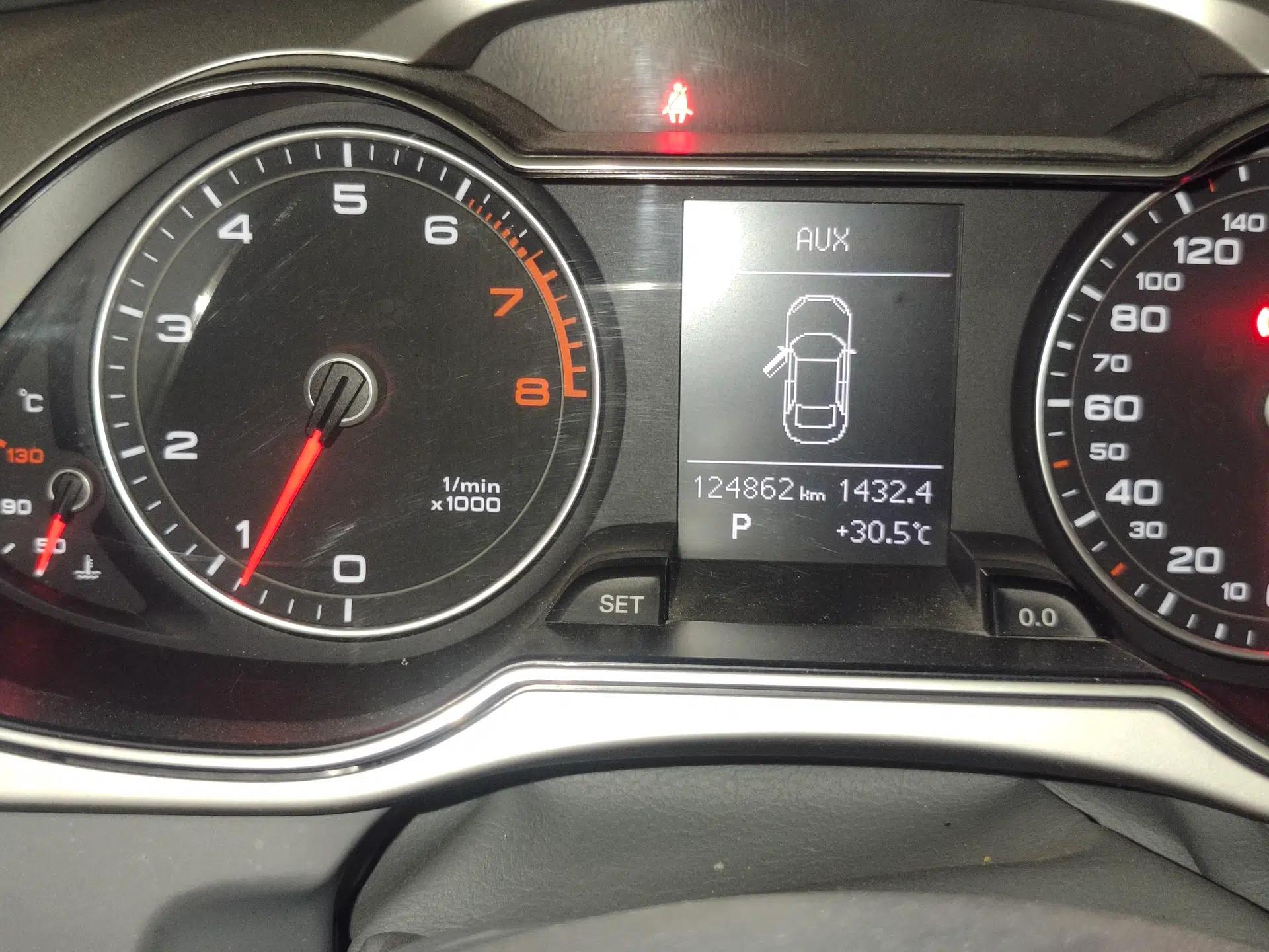 Audi A4L 2013 35 TFSI Automatic Comfort Model — миниатюра 12