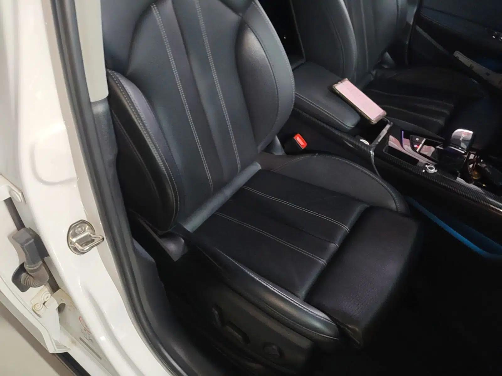 Audi A4L 2022 40 TFSI Luxury Dynamic Model — миниатюра 19