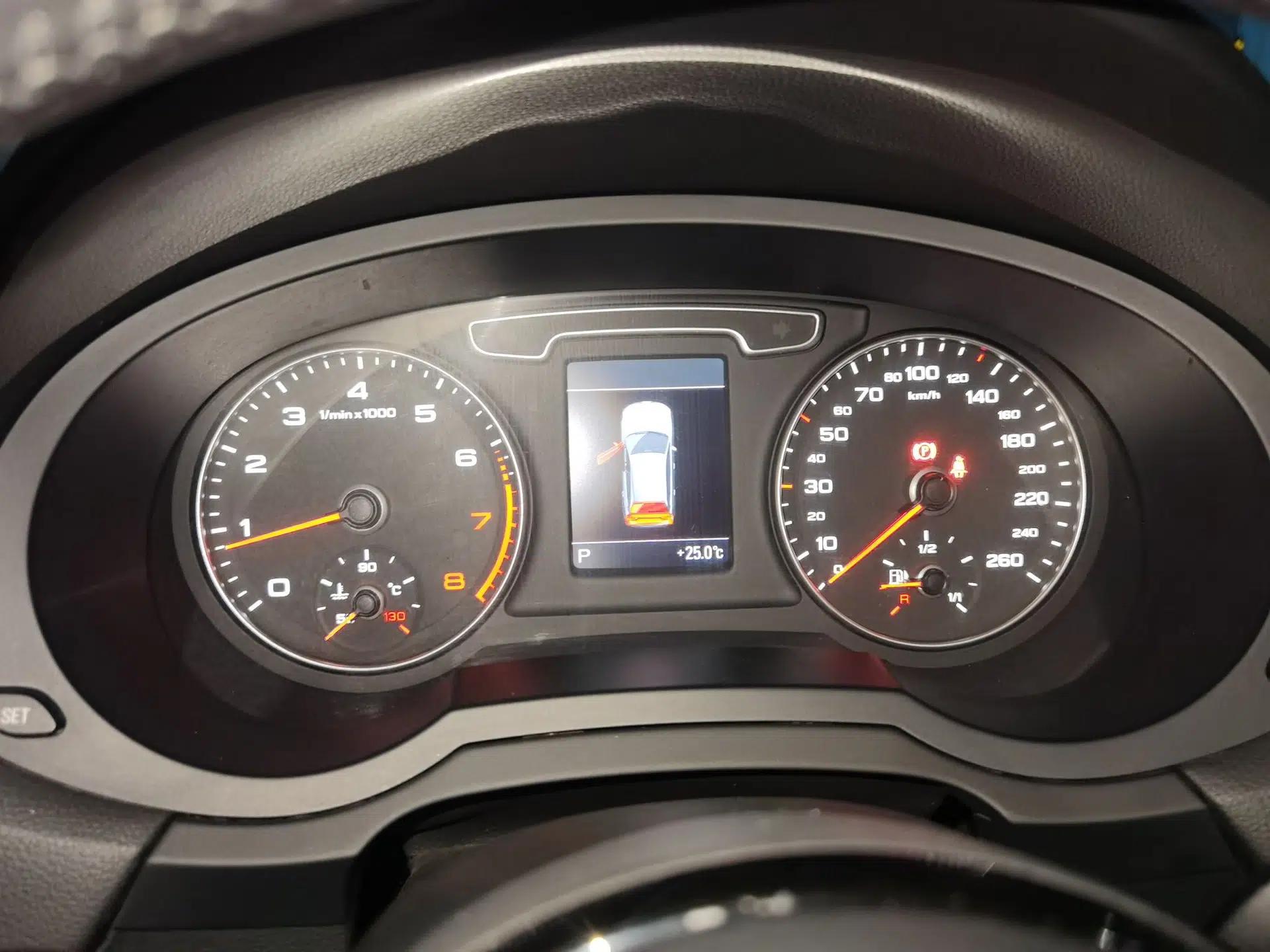 Audi Q3 2012 35 TFSI quattro Comfort Model — миниатюра 11