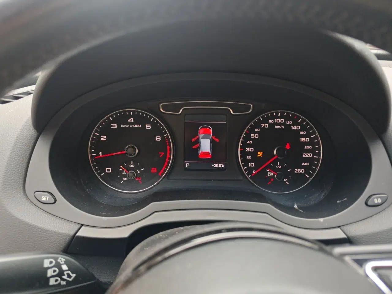 Audi Q3 2015 35 TFSI quattro Millionth Anniversary Edition — миниатюра 8