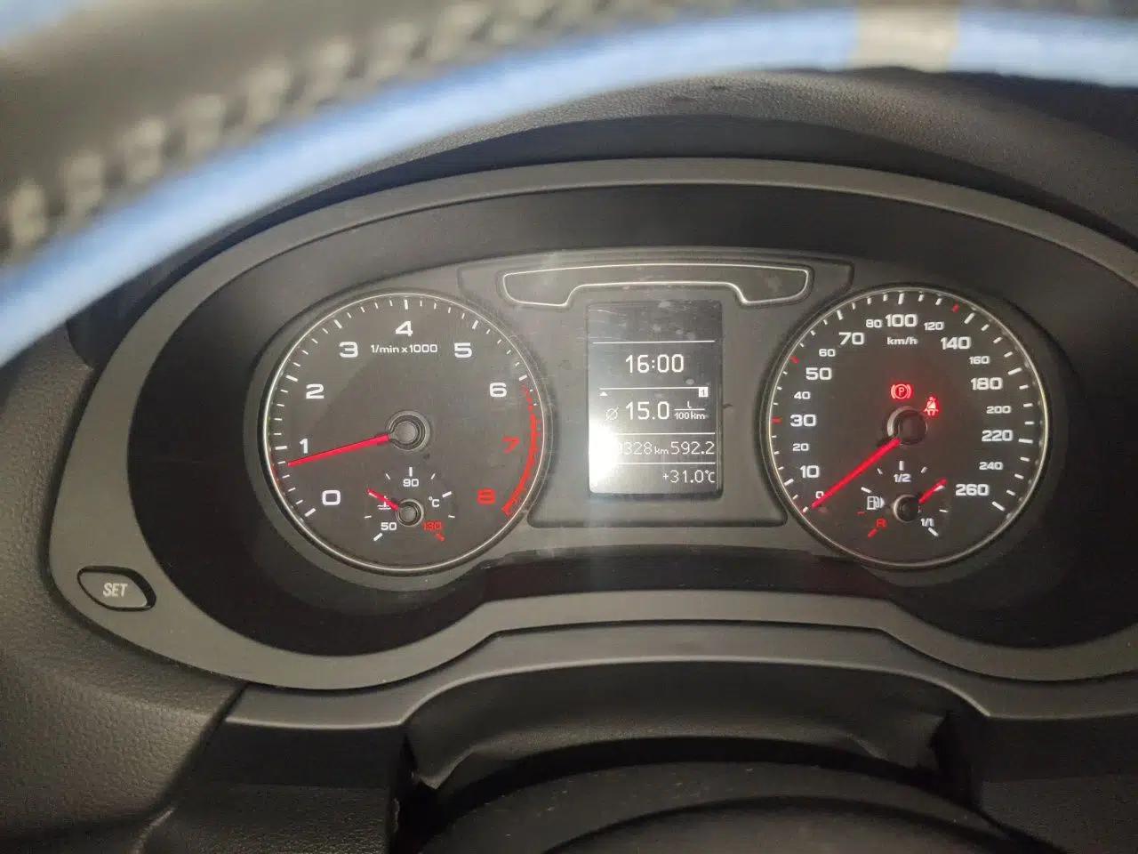 Audi Q3 2015 35 TFSI Comfort Model — миниатюра 11