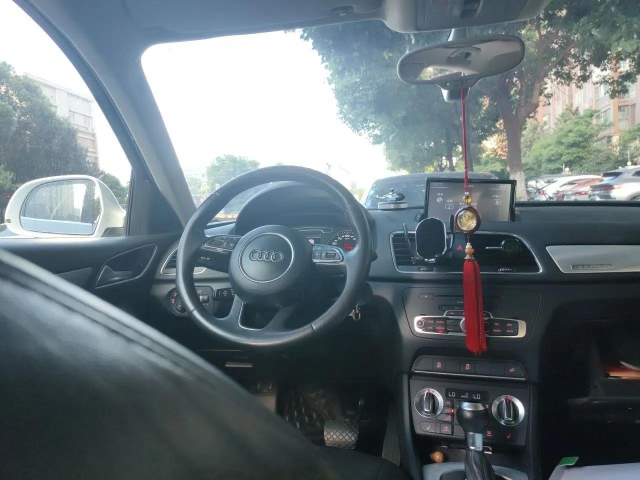 Audi Q3 2013 35 TFSI quattro Comfort Model — миниатюра 10