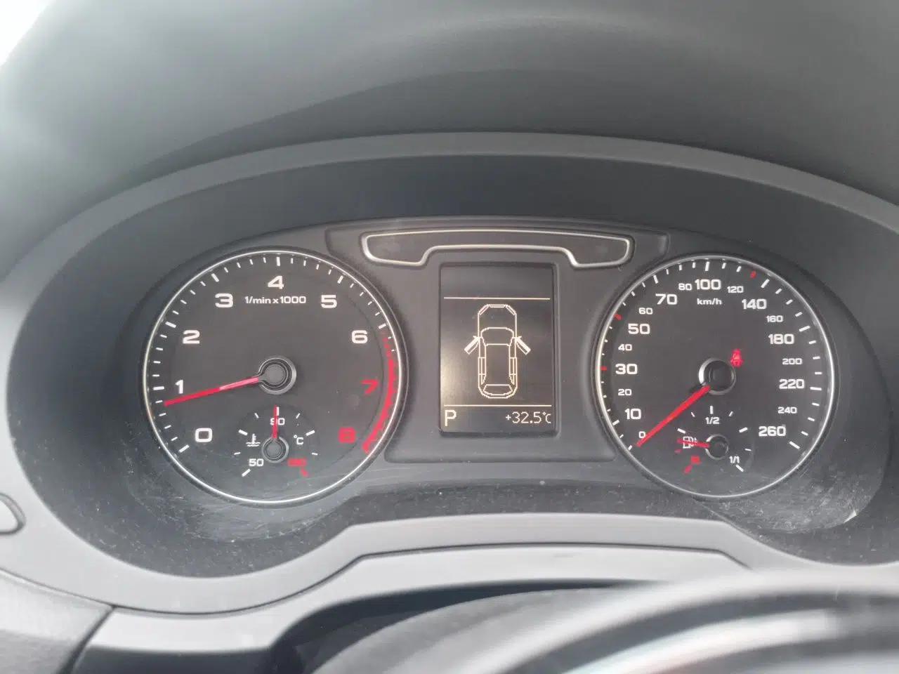 Audi Q3 2015 35 TFSI Comfort Model — миниатюра 11