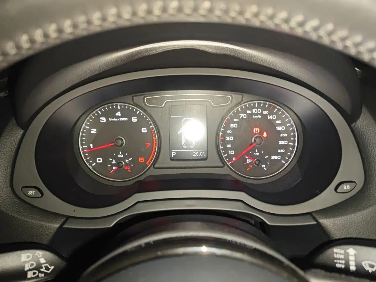 Audi Q3 2015 35 TFSI Comfort Model — миниатюра 11